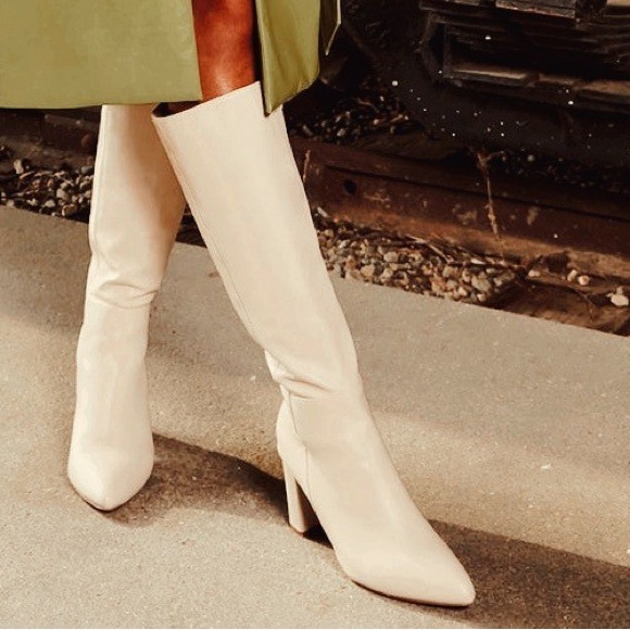 NWT!! POINTY FAUX LEATHER KNEE HIGH CHUNKY HEEL BOOT WHITE PU - Picture 1 of 4
